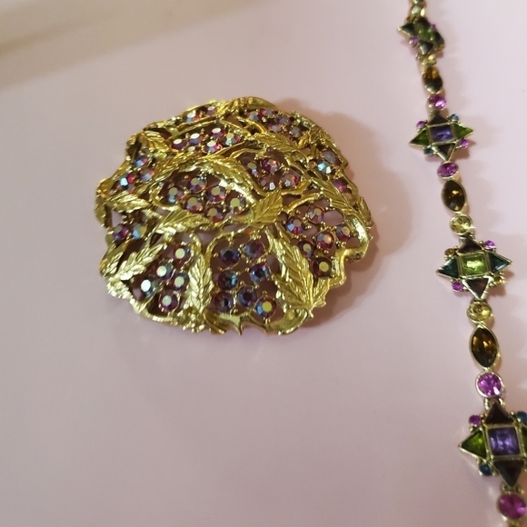 Gold color Vintage bracelet and vintage Sarah Coventry brooch - Picture 5 of 13